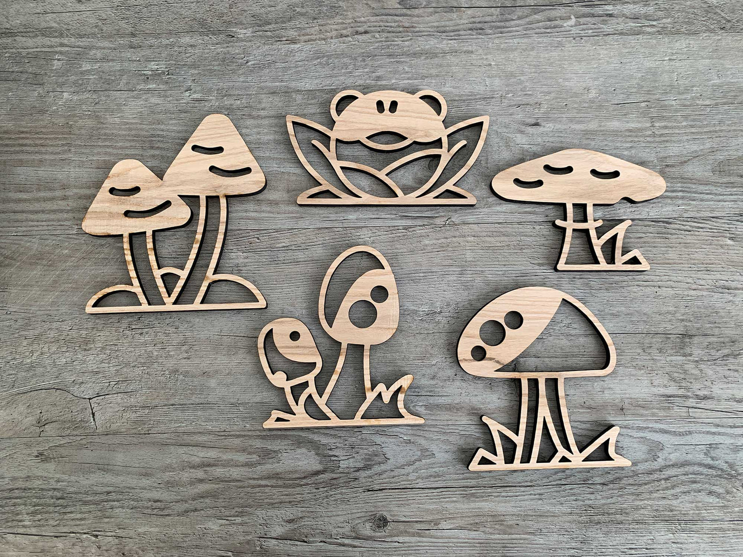 4 Wooden Mushrooms with Frog