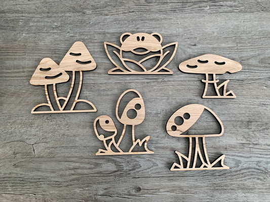 4 Wooden Mushrooms with Frog